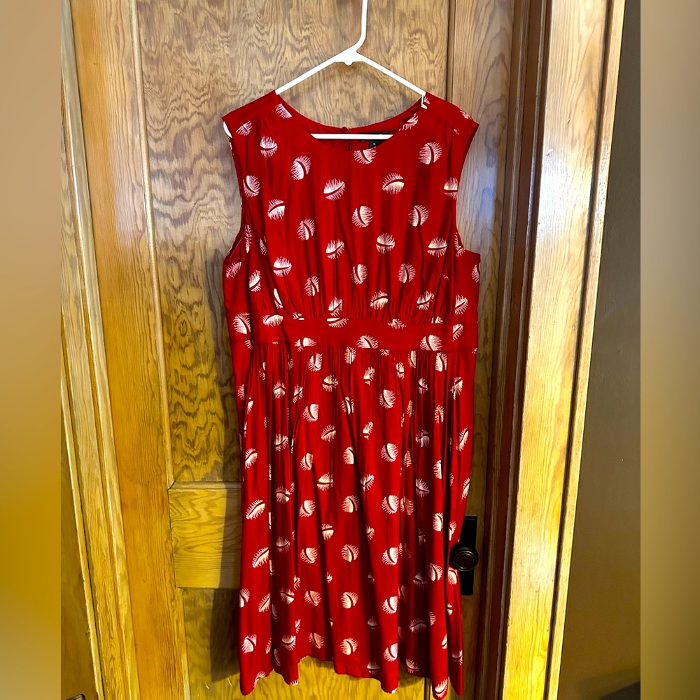 EMILY AND‎ FIN Lucy Dress in Fuschia Feathers